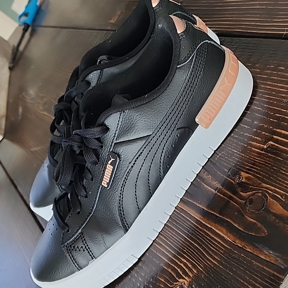 Black leather with copper color detail Puma sneakers, like new! - Picture 5 of 7